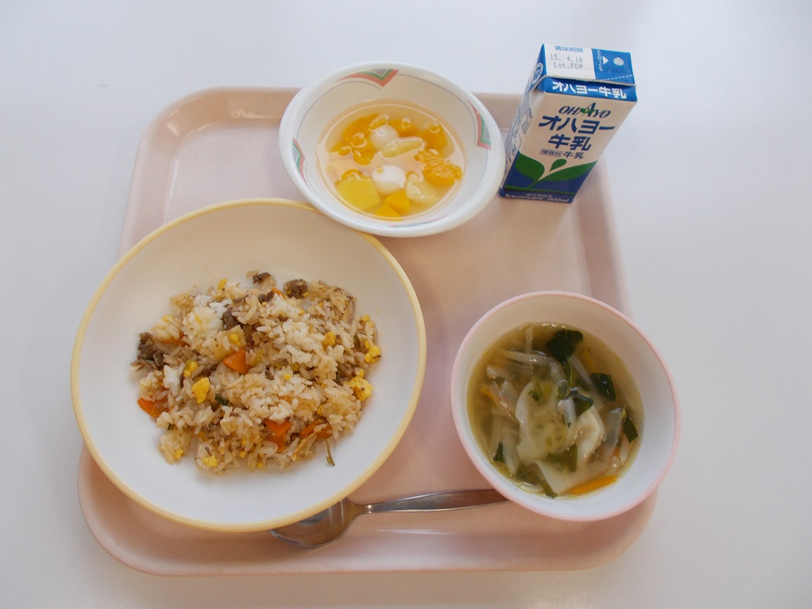 ビビンバ炒飯 牛乳 餃子スープ フルーツ白玉 岡山県立東備支援学校